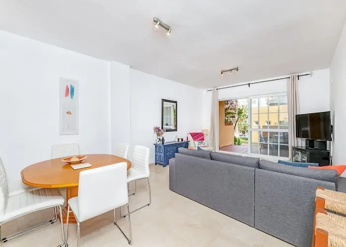 Апартаменты Beachfront 2 Bedroom On Beach! Rdr351