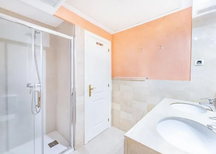 Апартаменты Beachfront 2 Bedroom On Beach! Rdr351 Марбелья